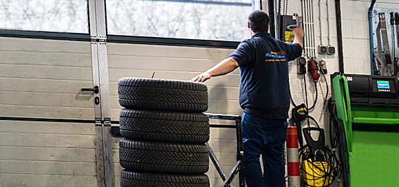 Stockage professionnel de pneus au garage Réiserbann